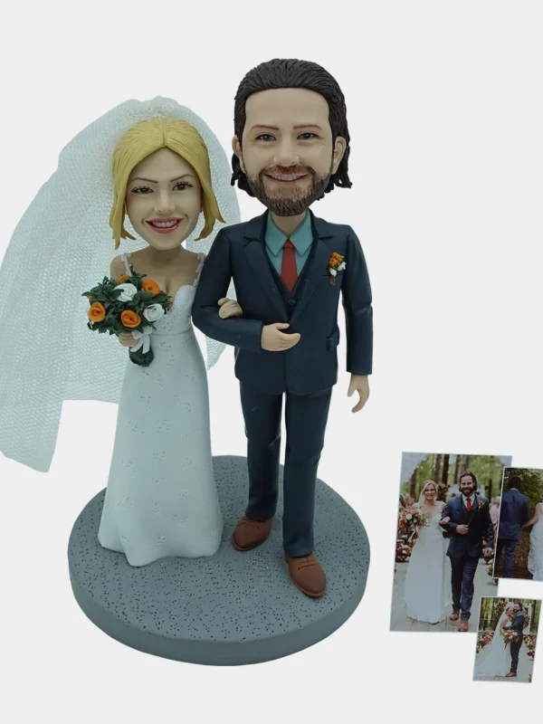 Personalized wedding clay figurine of a bride and groom based on real photos